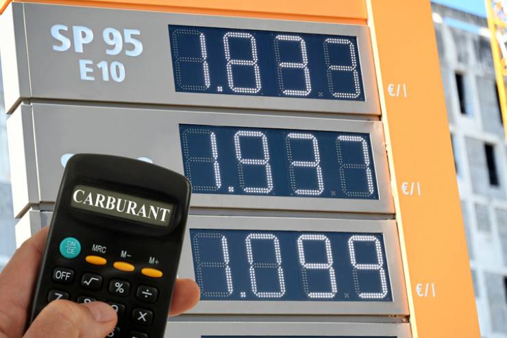 Benzina vicina a sfiorare i due euro al litro