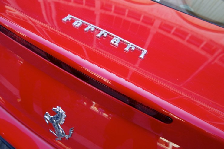Logo Ferrari su fiancata
