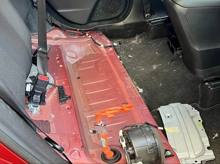 Furto di batterie a Modena