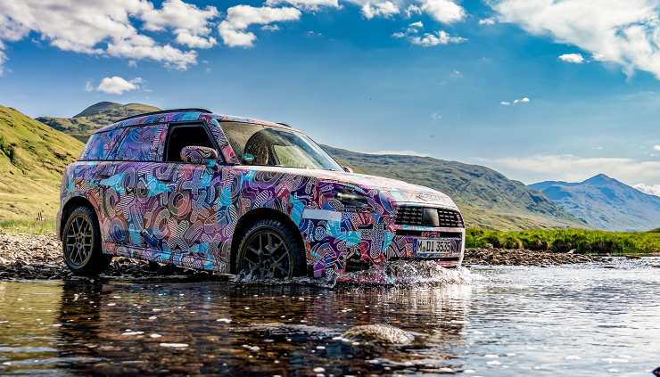 Mini Countryman su Fiume Etive