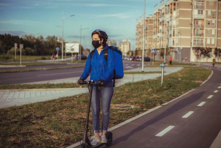 Rider sul monopattino