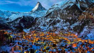 Il paese di Zermatt visto dall'alto