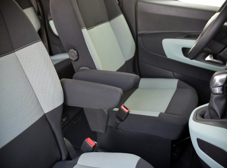 sedili anteriori auto
