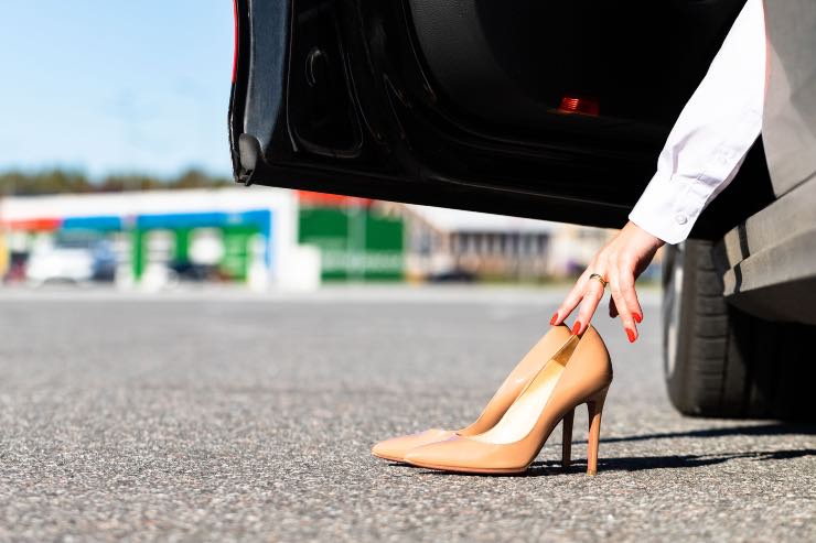L'abbigliamento da evitare quando ci si mette alla guida - Autoruote4x4.com