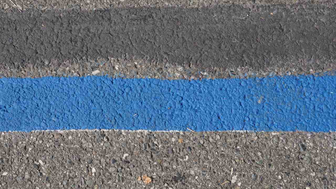 Parcheggio strisce blu - Autoruote4x4.com