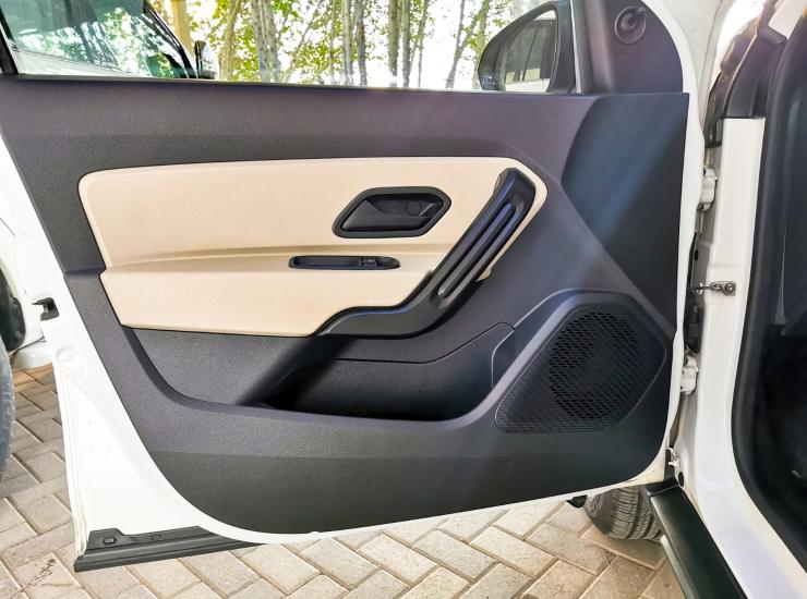 portiera aperta auto