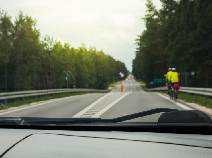 sorpassare ciclisti