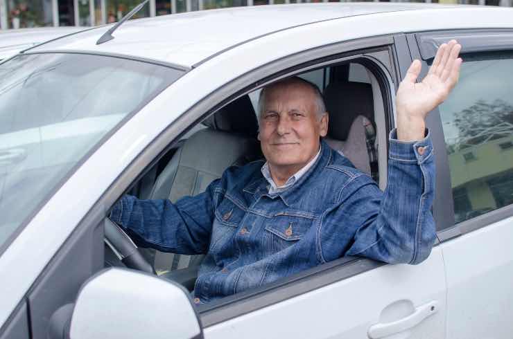 Anziani al volante - autoruote4x4.com