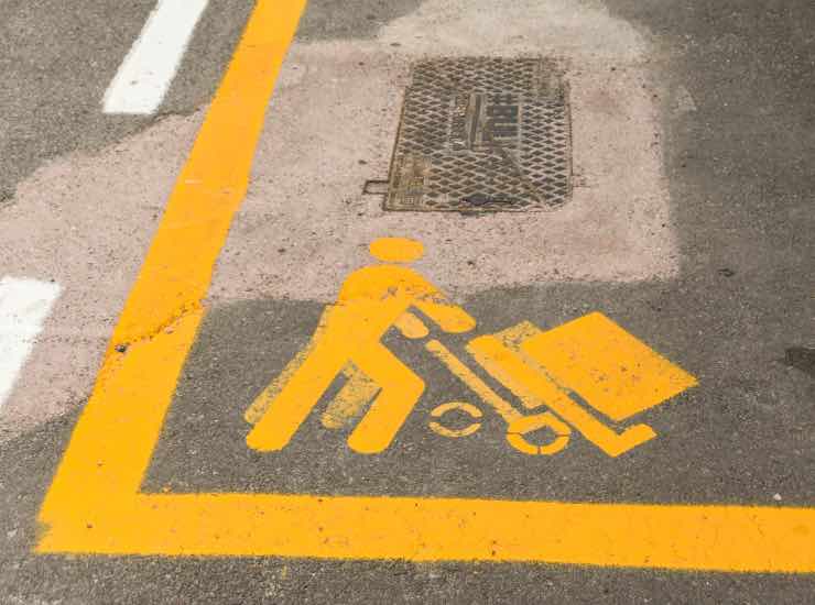 Posto riservaro per carico e scarico merci - Autoruote4x4.com