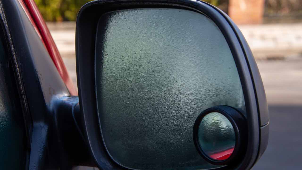 Specchietto auto appannato - Autoruote4x4.com