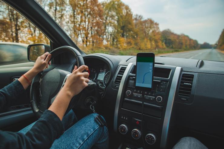 Utilizzo dello smartphone in auto -Autoruote4x4.com