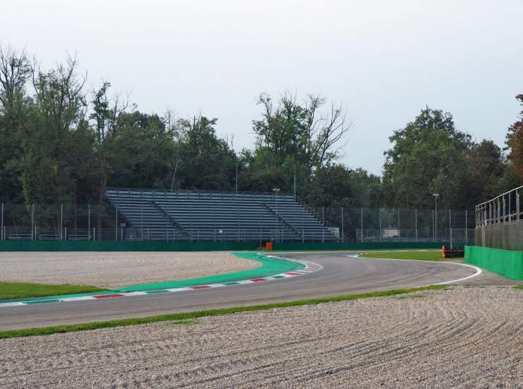una curva del circuito di Monza - depositphotos.com - autoruote4x4.com