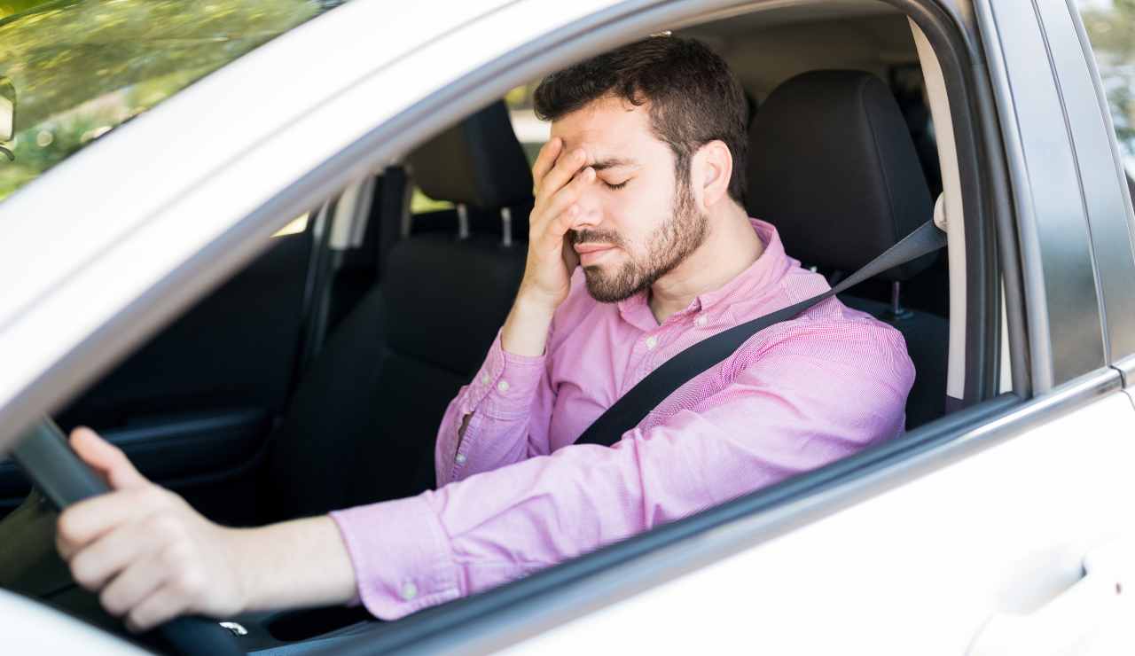 Gasolina cara, o preço aumenta cinco vezes: o maior aumento de todos os tempos.  É uma enorme tragédia para milhões de motoristas