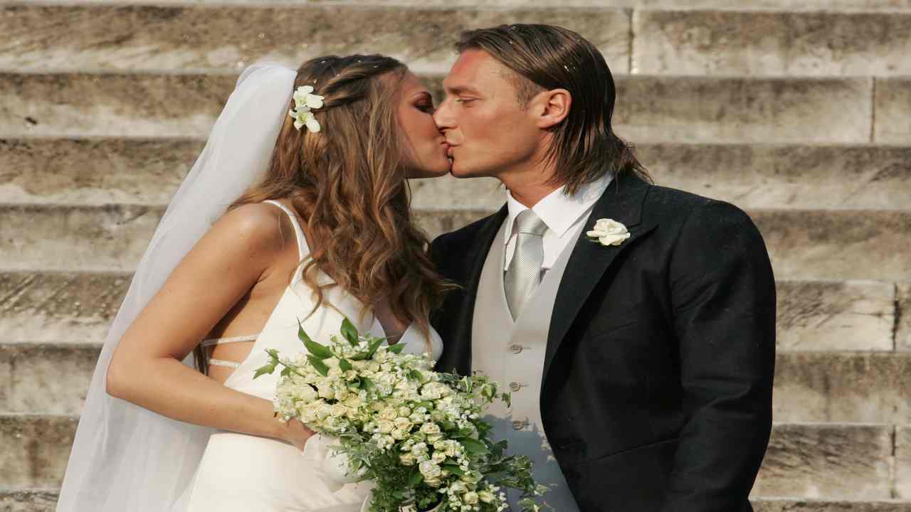 Il matrimonio tra Ilary Blasi e Francesco Totti - fonte Ansa Foto - autoruote4x4.com