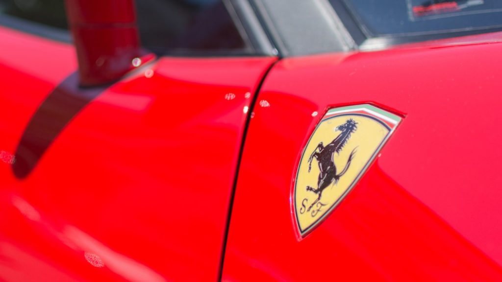 Ecco la Ferrari che costa poco - fonte depositphotos.com - autoruote4x4.com