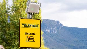 Telepass, stai attento che non ci siano graffi - fonte depositphotos.com - autoruote4x4.com