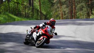 Moto, nuovi limiti - fonte depositphotos.com - autoruote4x4.com